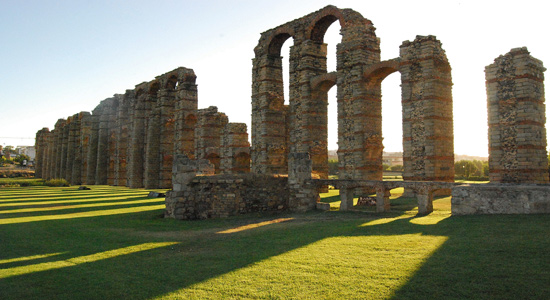 Imagen del acueducto romano de Mérida