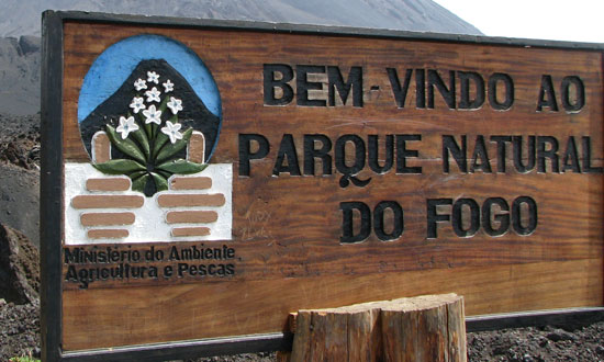Cartel de bienvenida al Parque Natural do Fogo