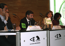 Unesco-Etxea and the FB publish in Spain Communicating sustainability. Guide for journalists