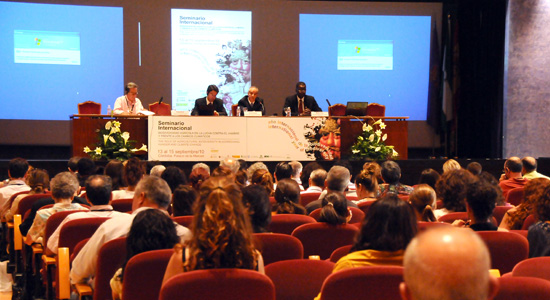 Asistentes al Seminario internacional sobre Agrobiodiversidad en la lucha contra el hambre y frente a los cambios climáticos en octubre de 2010