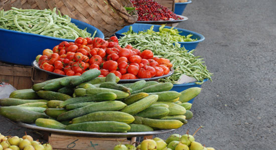 Verduras en un puesto de mercado