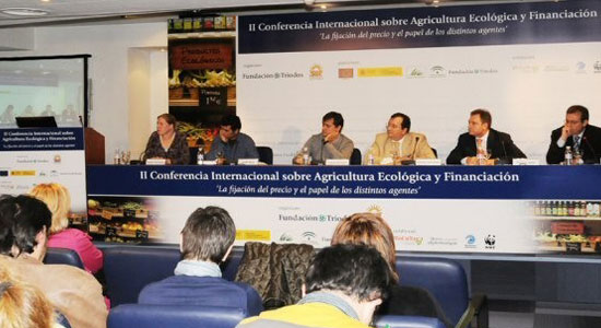 Ponentes en la mesa redonda sobre la formacion del precio en la II Conferencia Internacional de Agricultura Ecológica y Financiación celebrado en Madrid