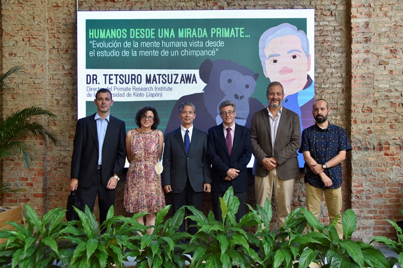 Tetsuro Matsuzawa presenta los resultados de su estudio sobre la mente de los chimpancés